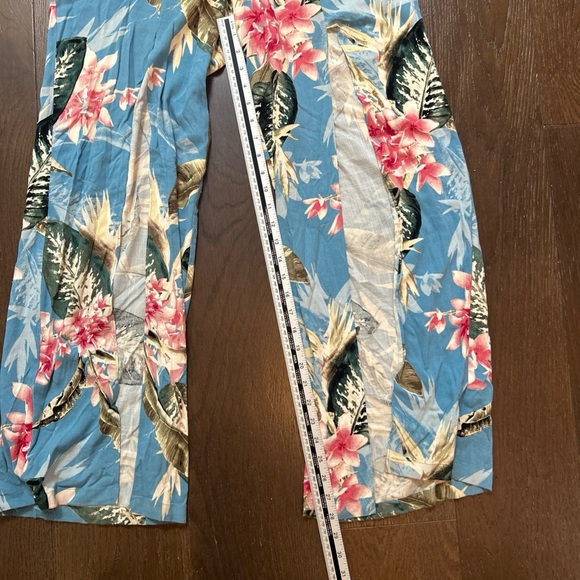 Guess Tropical Floral Jumpsuit With Front Slits - Picture 6 of 8